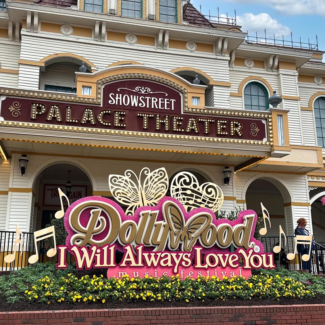 Logo Dollywood เมือง Pigeon Forge รัฐ Tennessee